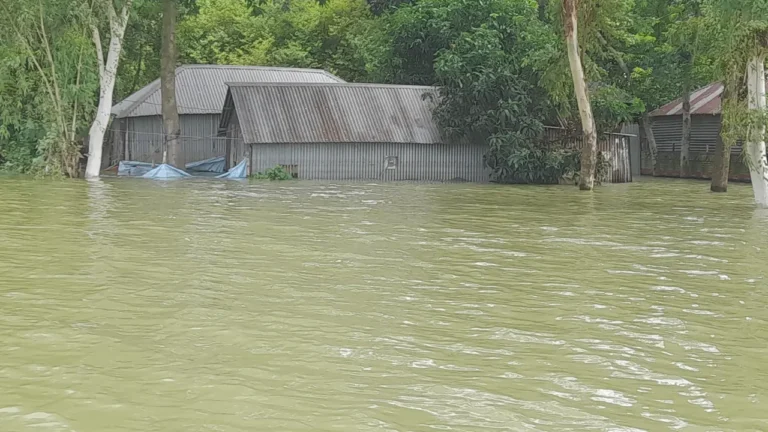দুর্ভোগে ৯০ হাজার মানুষ