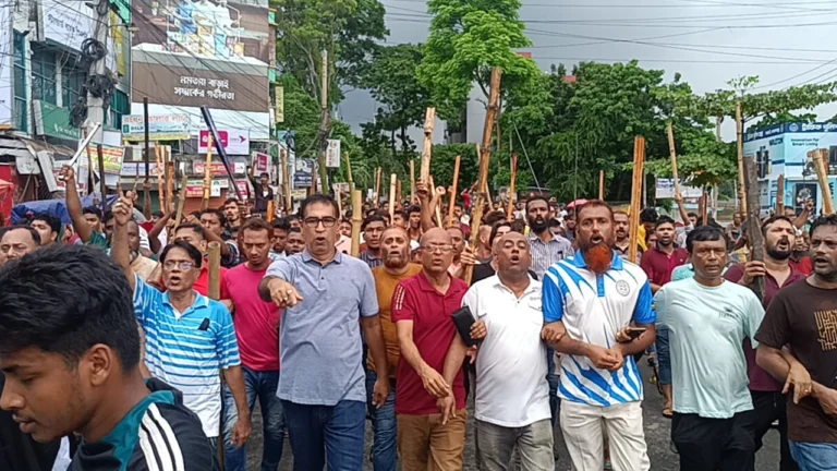 গোপালগঞ্জে আওয়ামী লীগের লাঠি মিছিল