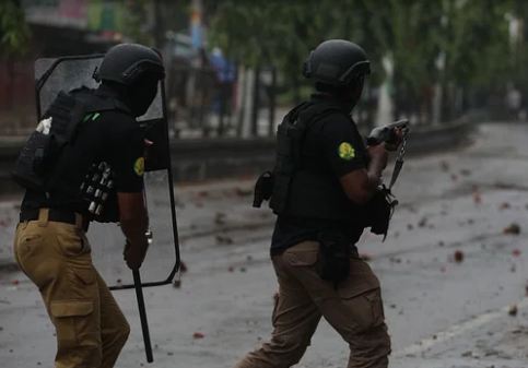 সিলেটে  আন্দোলনকারীদের সাথে পুলিশের সংঘর্ষ